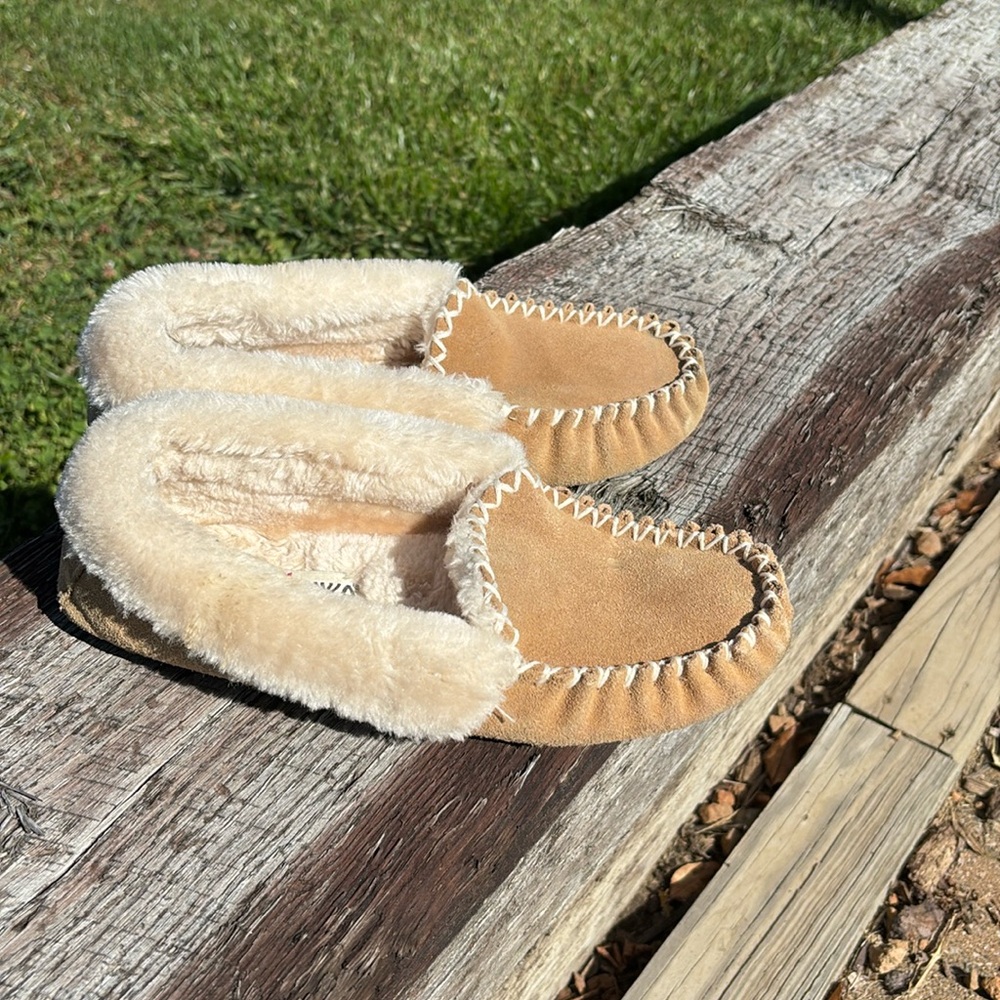 Woman size 10 Minnetonka Moccasins